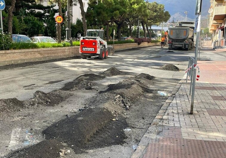 Estepona resumes its municipal asphalt plan with the resurfacing of 50 roads
