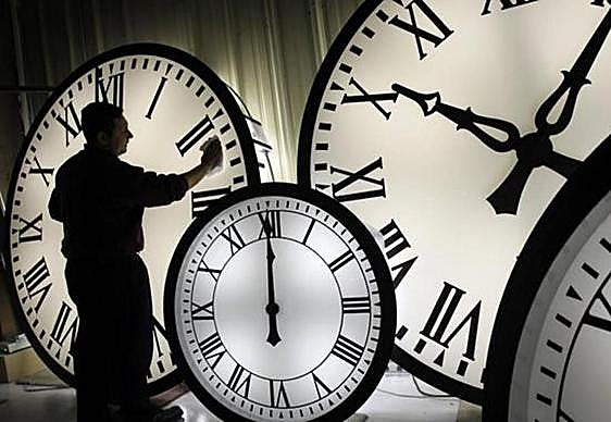 When is the next time clocks change and do I have to set them an hour forward or back?