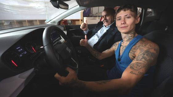 Federico Beltrán and Nano inside the Seat Ibiza that he donated to the young man.