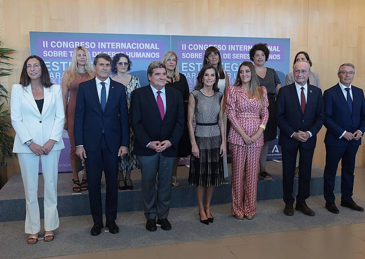 Imagen secundaria 1 - In pictures: Spain's Queen Letizia helps raise awareness of human trafficking problem during appearance at Costa del Sol conference