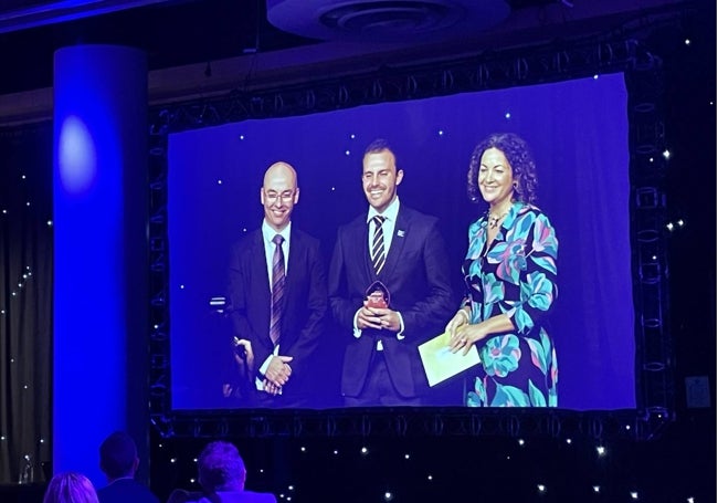 Quique, collecting the Young Software Engineer of the Year award in Scotland.
