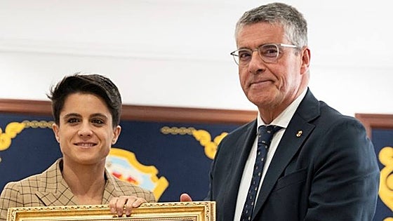 Two-time world athletics champion María Pérez given Tourist of Honour award at Nerja World Tourism Day event