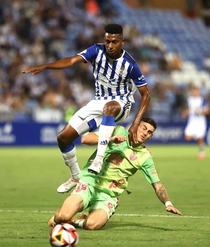 Imagen secundaria 2 - Substitute Dioni salvages a point for Malaga CF in Huelva
