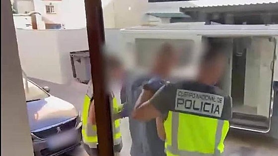 This is the moment a young man was arrested for theft and smashing up shops and bars in Estepona