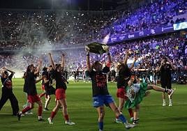 Queens Cup winners Aniquiladoras celebrate with the trophy.