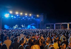 Fans enjoying one of the free concerts in Benalmádena at the weekend.