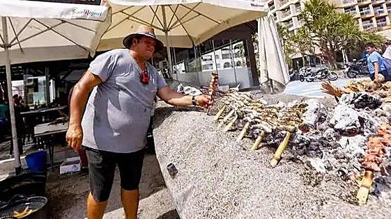 Popular beach bar forced to close due to complaint over smoke from famous grilled sardines