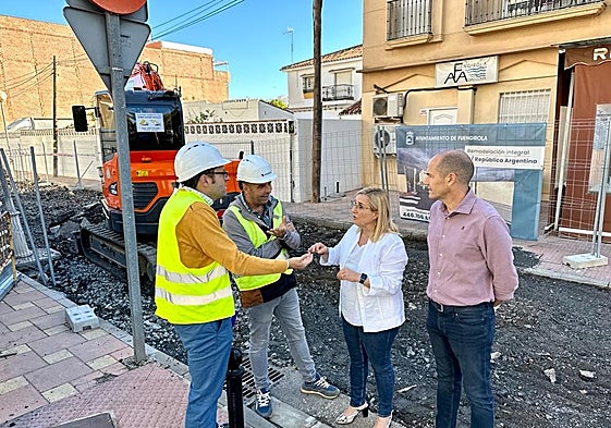 Ana Mula visits the renovation work in Calle República Argentina.