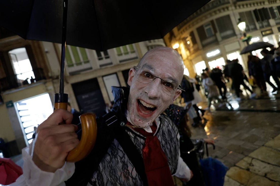 Zombies, witches and skeletons stroll the streets of Malaga for Halloween... in pictures