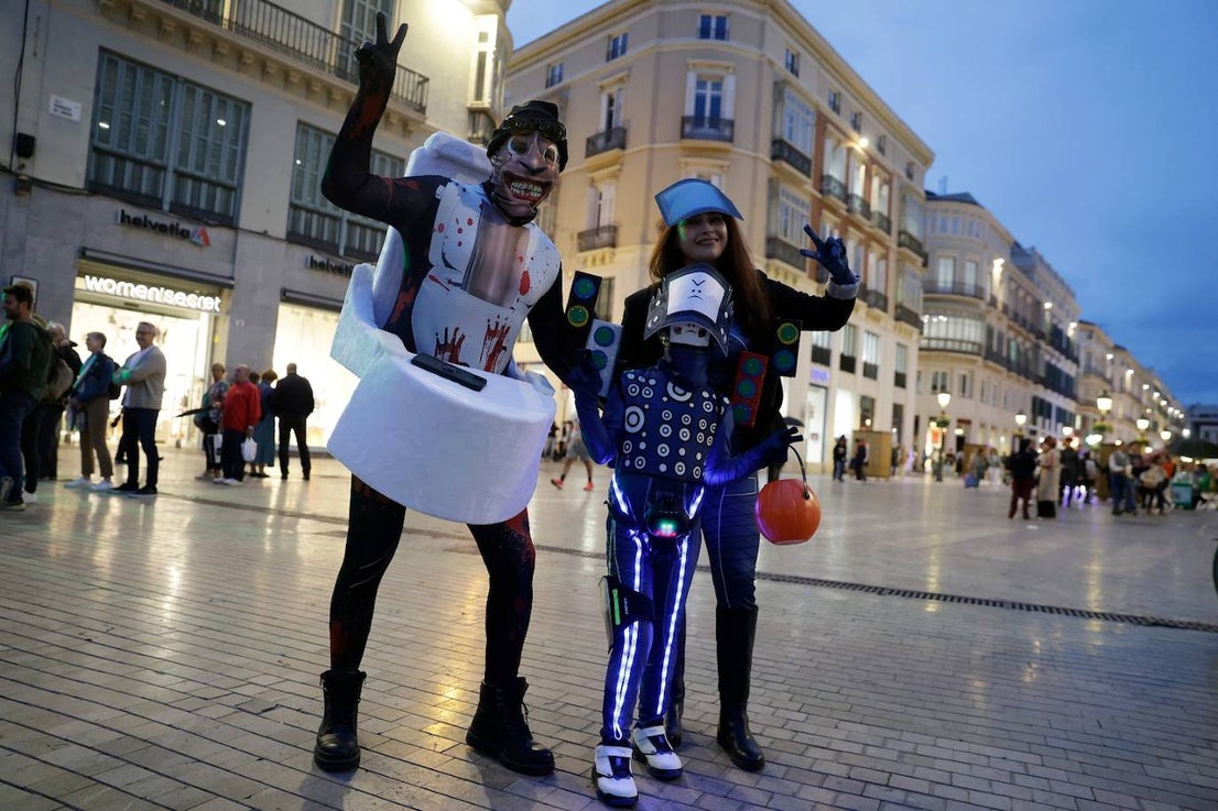 Zombies, witches and skeletons stroll the streets of Malaga for Halloween... in pictures