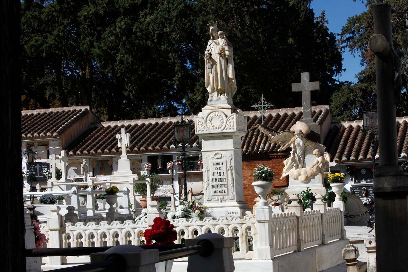 In pictures... people in Malaga pay their respects on All Saints' Day in the province's cemeteries