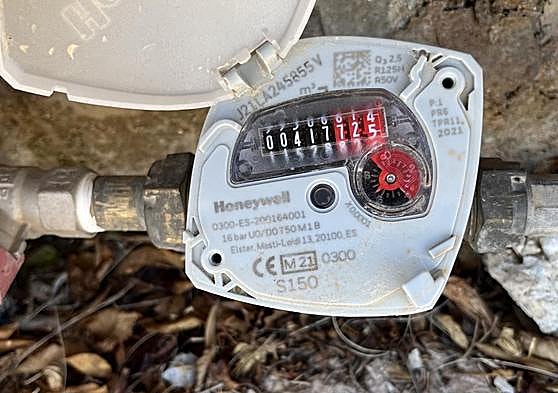 Axarquía water bill row: Residents threaten to bring in lawyers over high demands