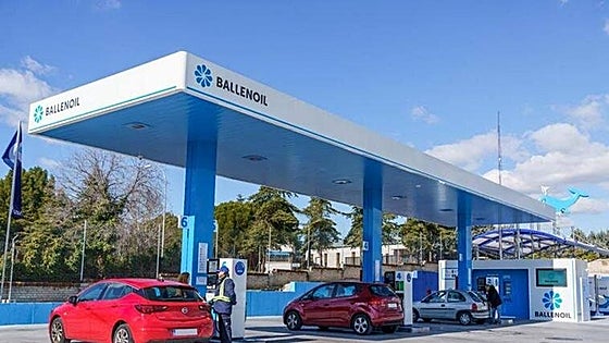 Spain's Cepsa snaps up low-cost fuel station chain Ballenoil