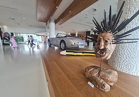 View of the reception area in the Higuerón Hotel, with a self-portrait by Paco Pepe Posadas in the foreground.