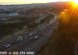 Images from the DGT road authority cameras, showing the traffic jam.