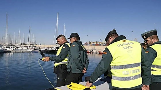 Guardia Civil deploys underwater drones to detect drugs in ports around Spain