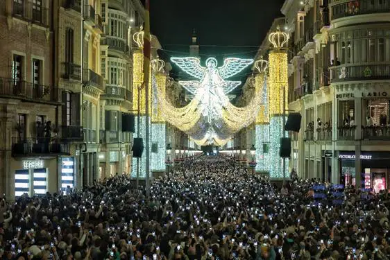 Watch as Malaga's spectacular Christmas lights dazzle big crowds at this year's official switch on