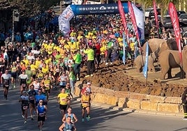 The iconic Los Elefantes roundabout was the start and finish line.