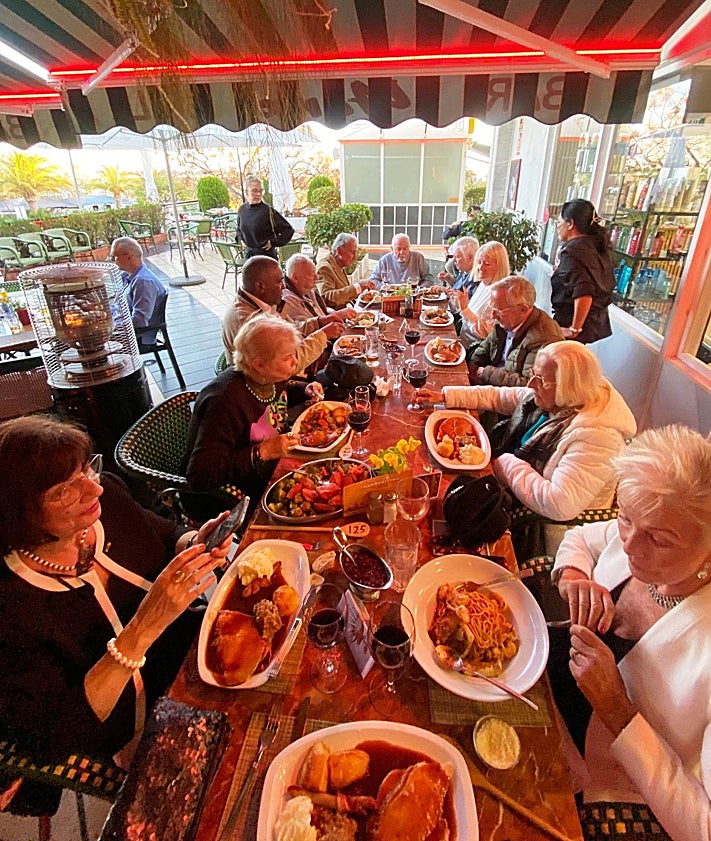 Imagen secundaria 2 - Members of the American International Club Marbella enjoy Thanksgiving 2023.