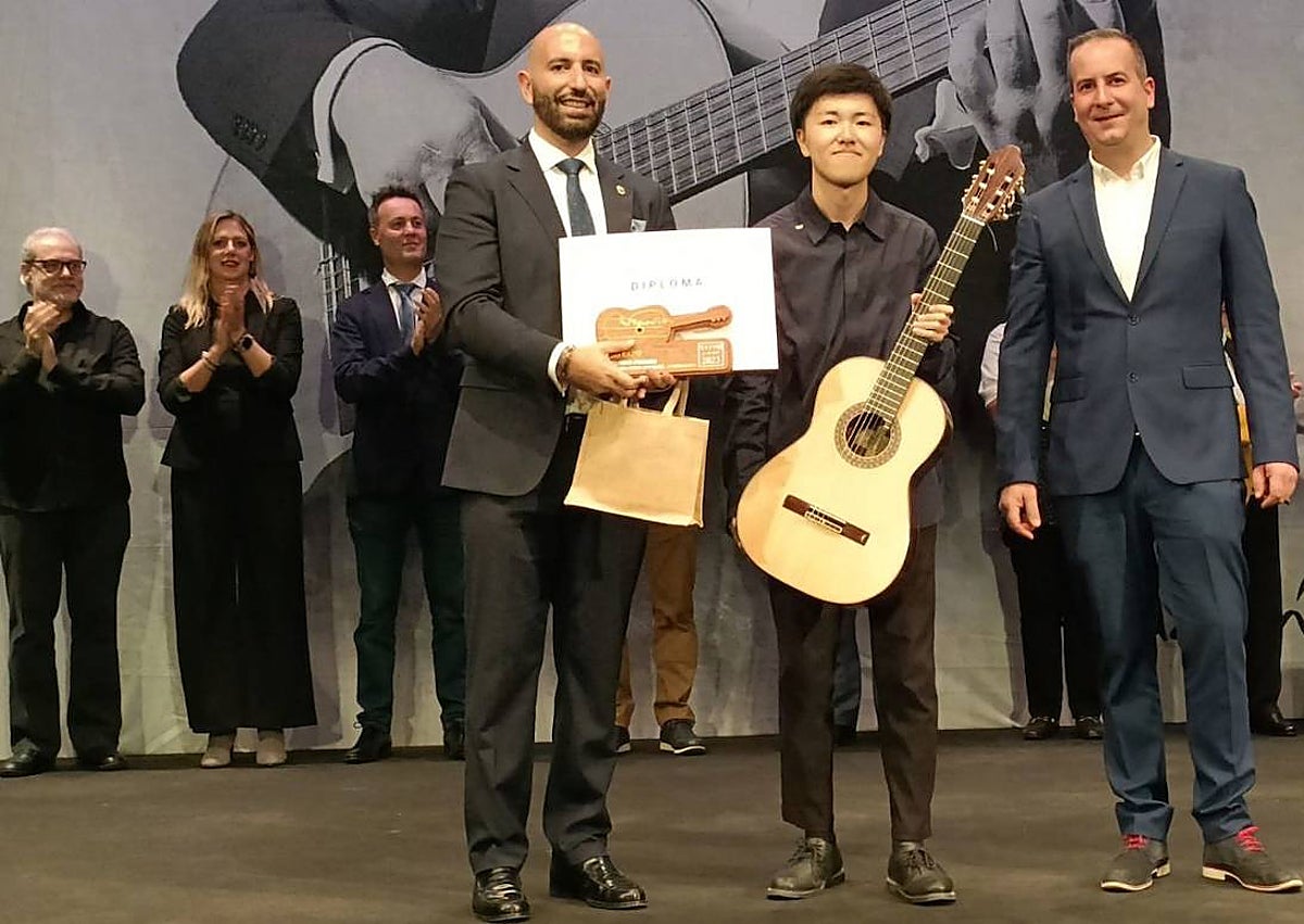 Imagen secundaria 1 - The second and third finalists.