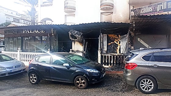 Fire razes the terraces of two restaurants in Benalmádena Costa