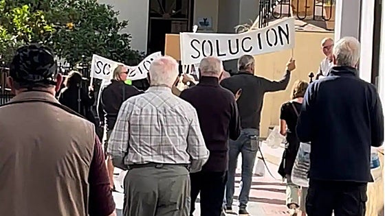 ‘The town hall isn’t listening to us’: Axarquía residents protest over water bills