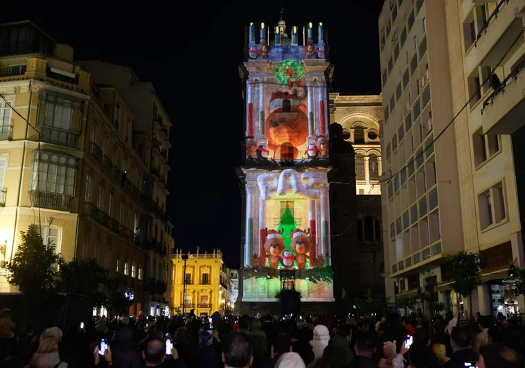 A moment of the projection on the cathedral tower.
