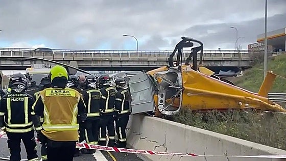 Helicopter crash-lands on busy motorway in Madrid
