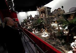 Malaga's mayor visits the municipal nativity scene this week.