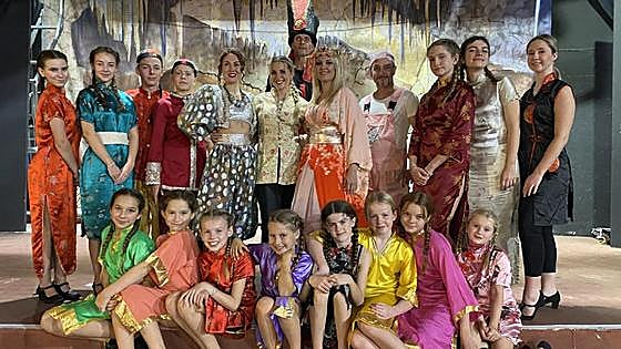 Festive fantasy farce at Salón Varietés Theatre in Fuengirola