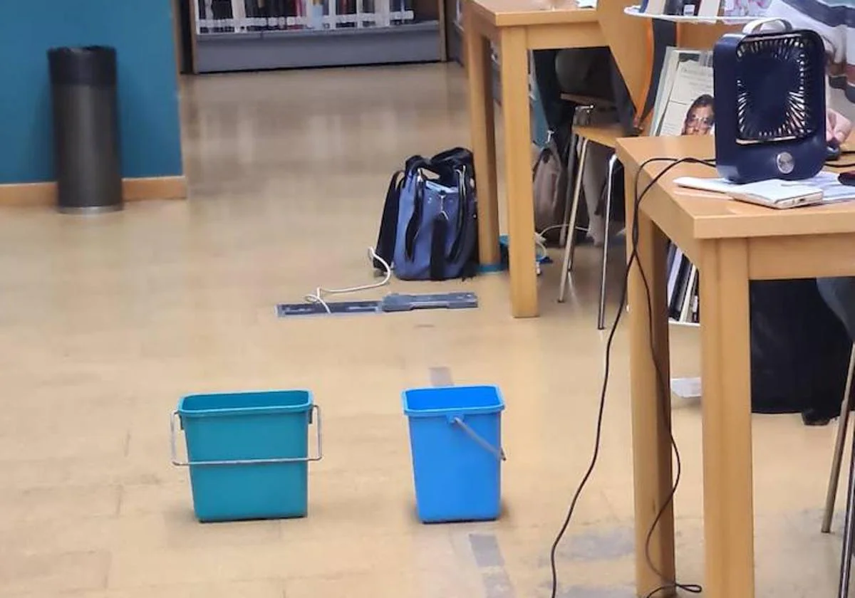 Buckets used to catch rain from leaking roof at Benalmádena library