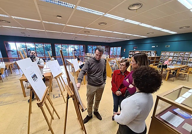 The councillor explains new project for the municipal library.