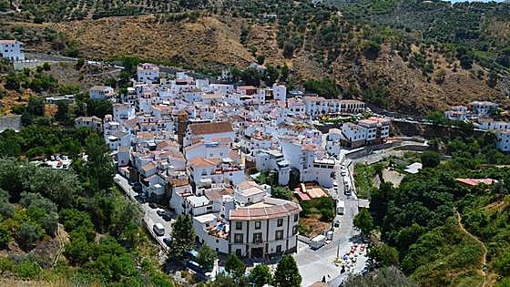 Árchez: A small palace and the legend of a lizard