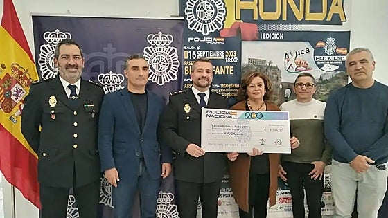 National Police in Ronda raise 10,000 euros for local cancer organisation