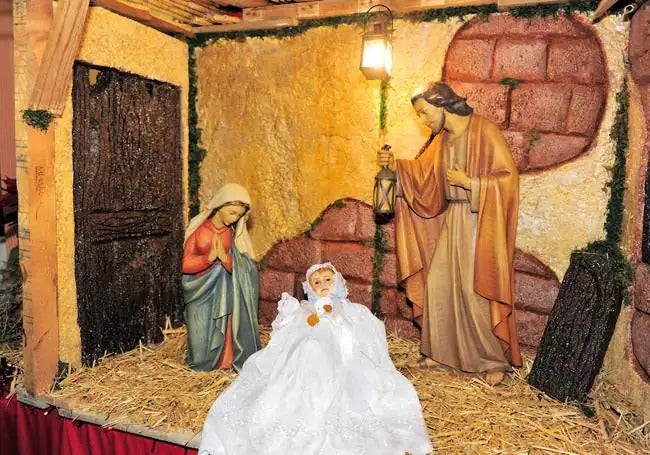 Thehild Jesus dressed for the midnight Mass.