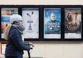 The Albéniz's billboard with French and British films in their original versions with subtitles in Spanish.
