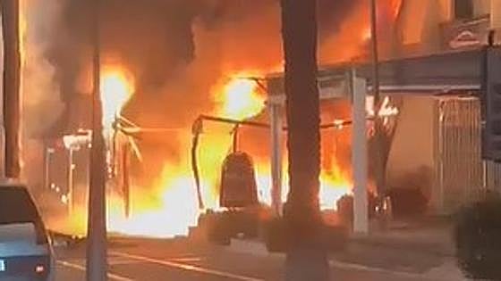 Police investigate early-morning blazes which destroyed Puerto Banús premises