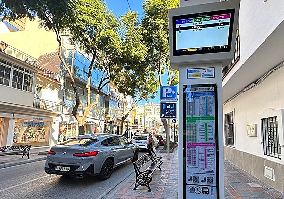 One of the new digital bus stops in Fuengirola.