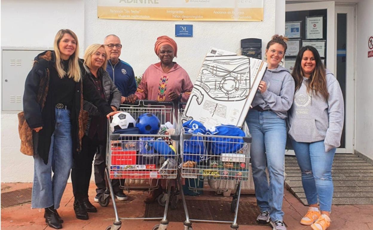 Fuengirola football club donates toys to be distributed among the needy