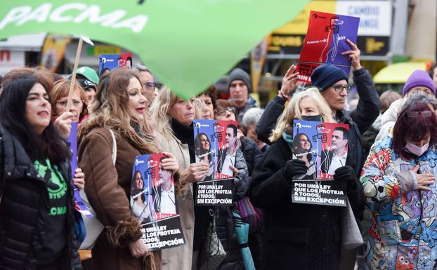 Demonstrators in Spain say new animal welfare law must protect hunting dogs