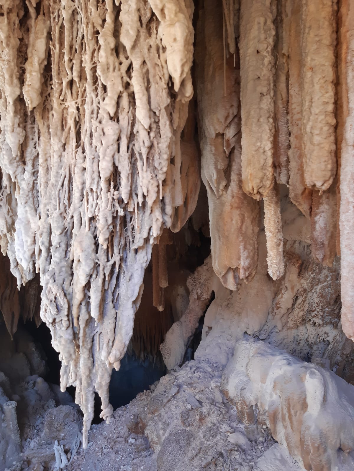 Imagen principal - This is the spectacular cave discovered during construction works in the centre of Torremolinos