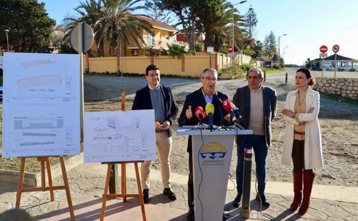Mayor of Rincón de la Victoria Francisco Salado made the announcement last Thursday 