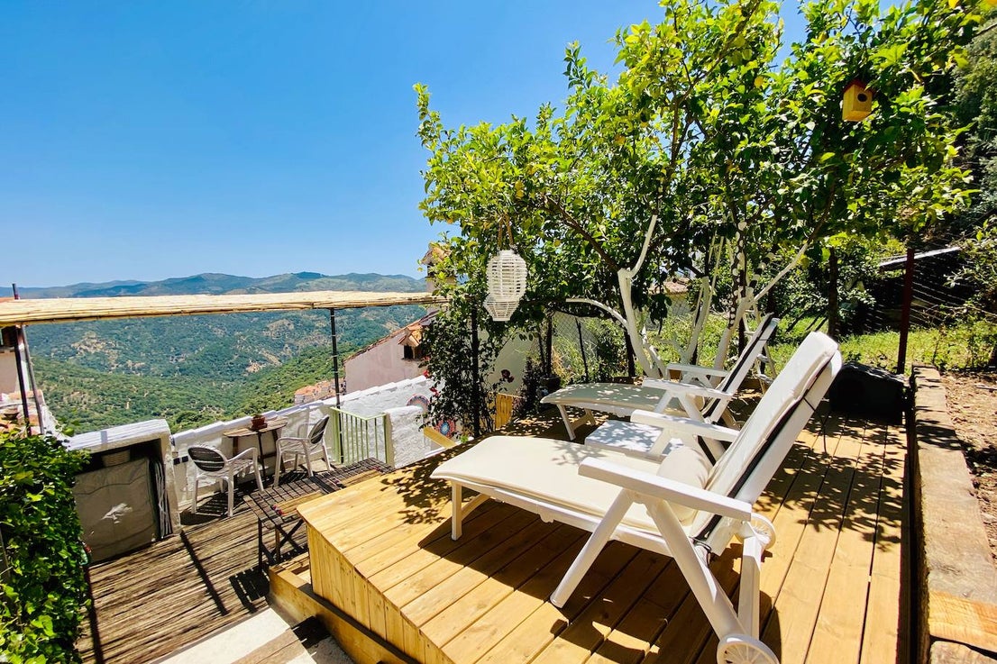 In eighth position in the worldwide 'top ten' is a property in Malaga province's Serranía de Ronda - La Parra in Benalauría