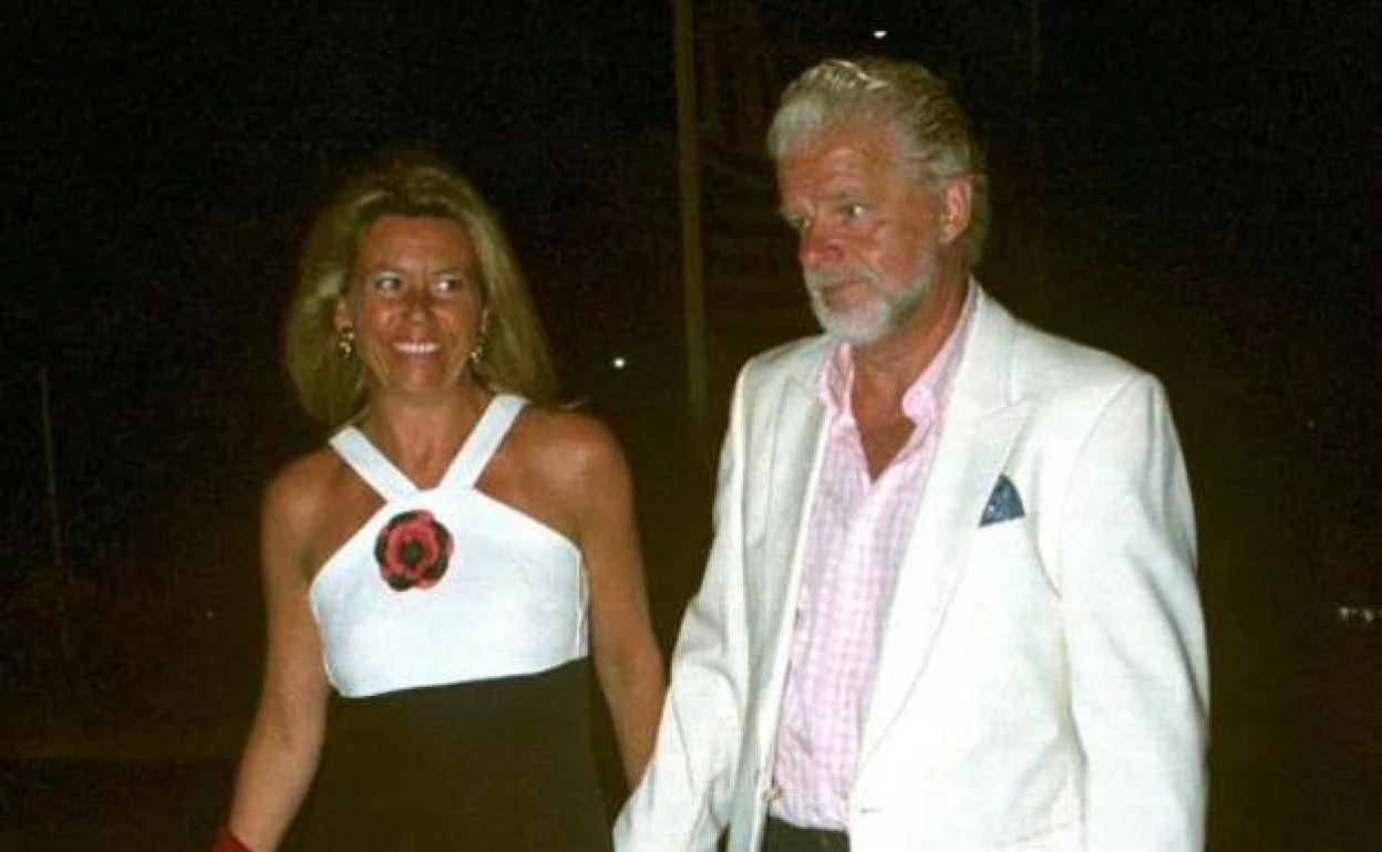 File photo of the mayor of Marbella, Ángeles Muñoz, with her husband 