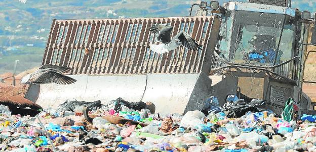 Burying rubbish as landfill is to be punished: Malaga will pay 18 million euros a year