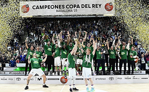 The Unicaja players lift the Copa del Rey trophy.