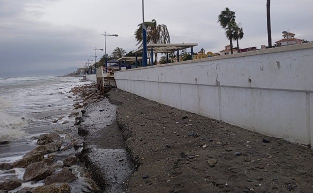 Damage caused by the storm on the Ferrara beach, in Torrox. 