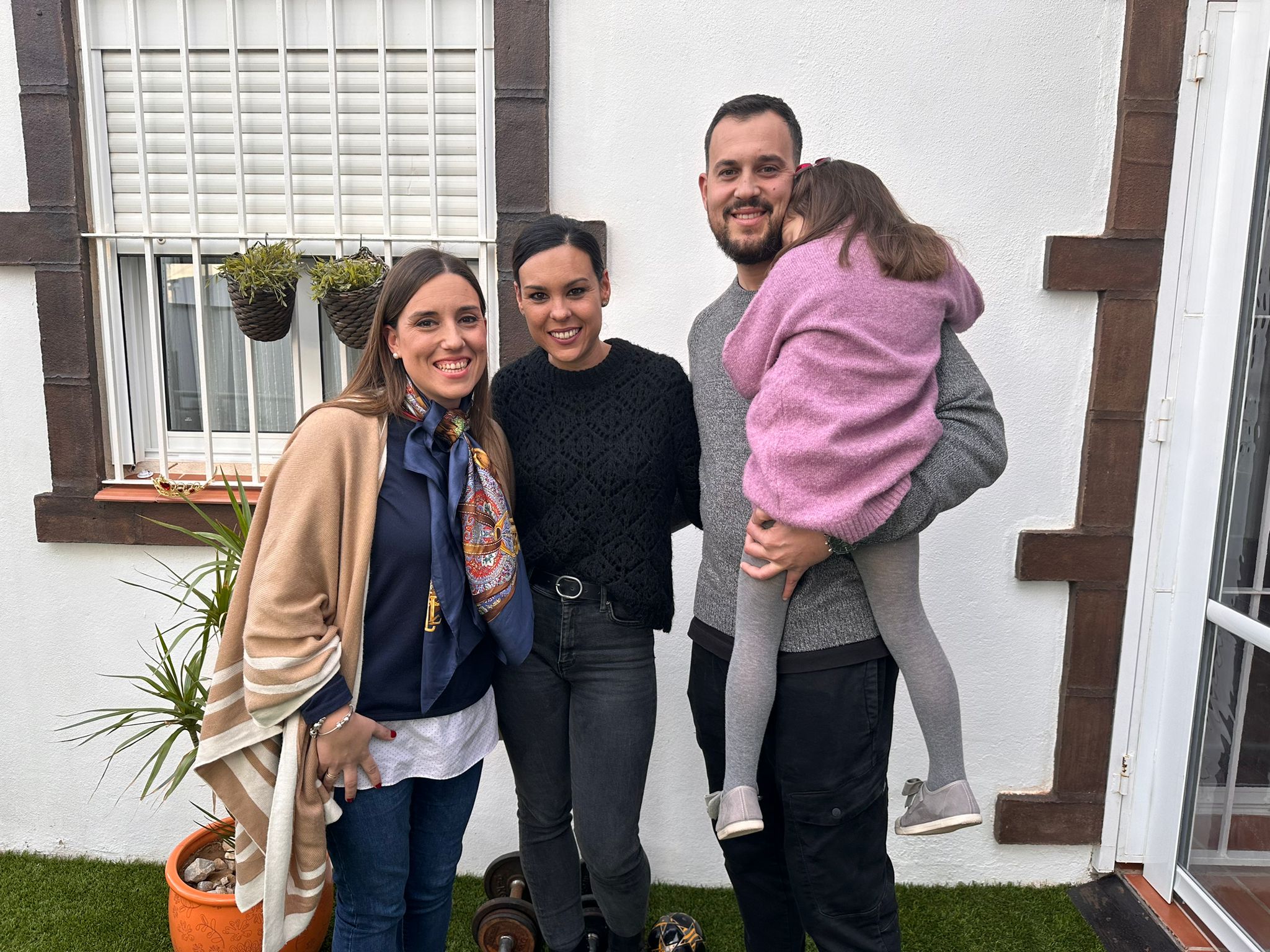 María's parents, along with Bárbara (left), at the family home