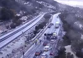 Eleven injured and motorway in Malaga province closed after accident in bad weather involving 15 vehicles