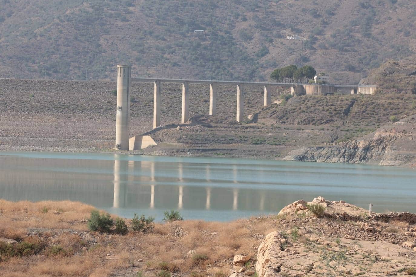 The state of the area's La Viñuela reservoir.